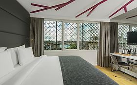 The Purl Hotel